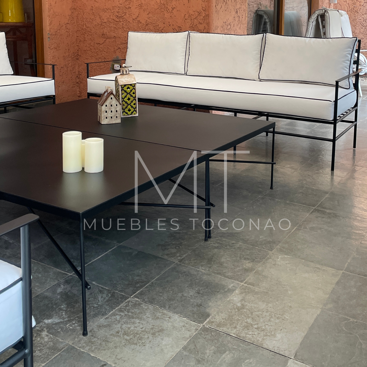 Mesa de centro cubierta latón. Patas X