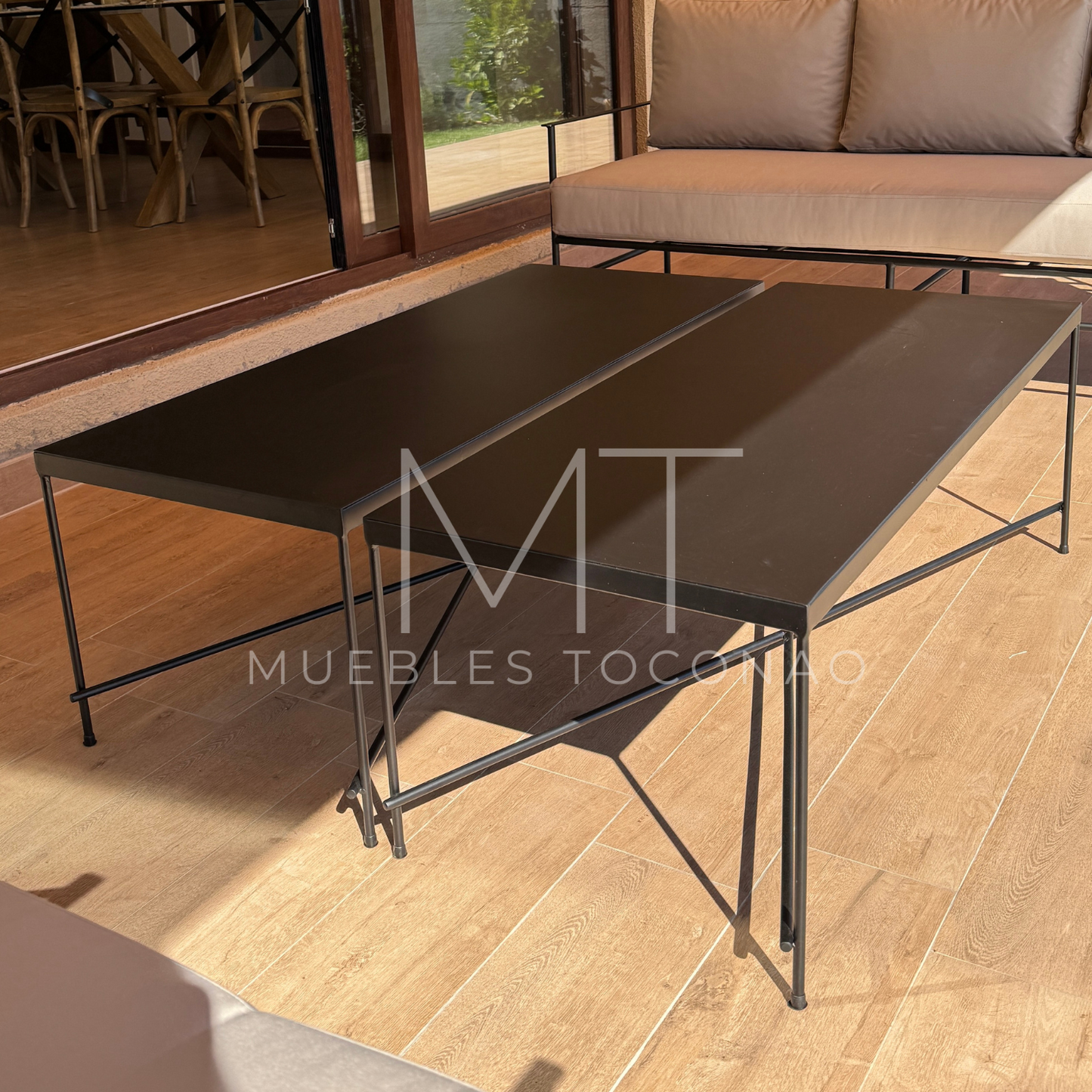 Mesa de centro cubierta latón. Patas X