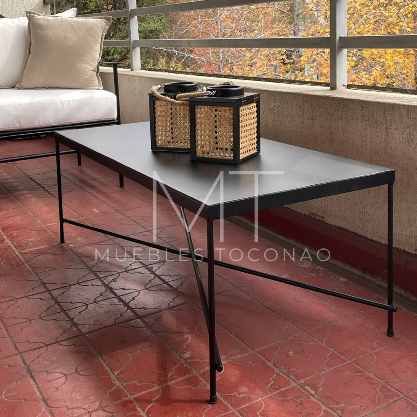 Mesa de centro cubierta latón. Patas X