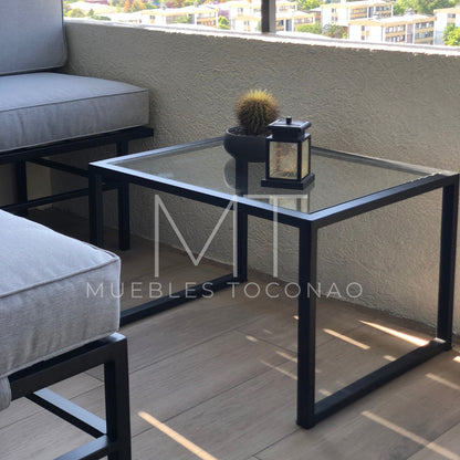 Mesa de Centro cubierta vidrio. Patas corchete