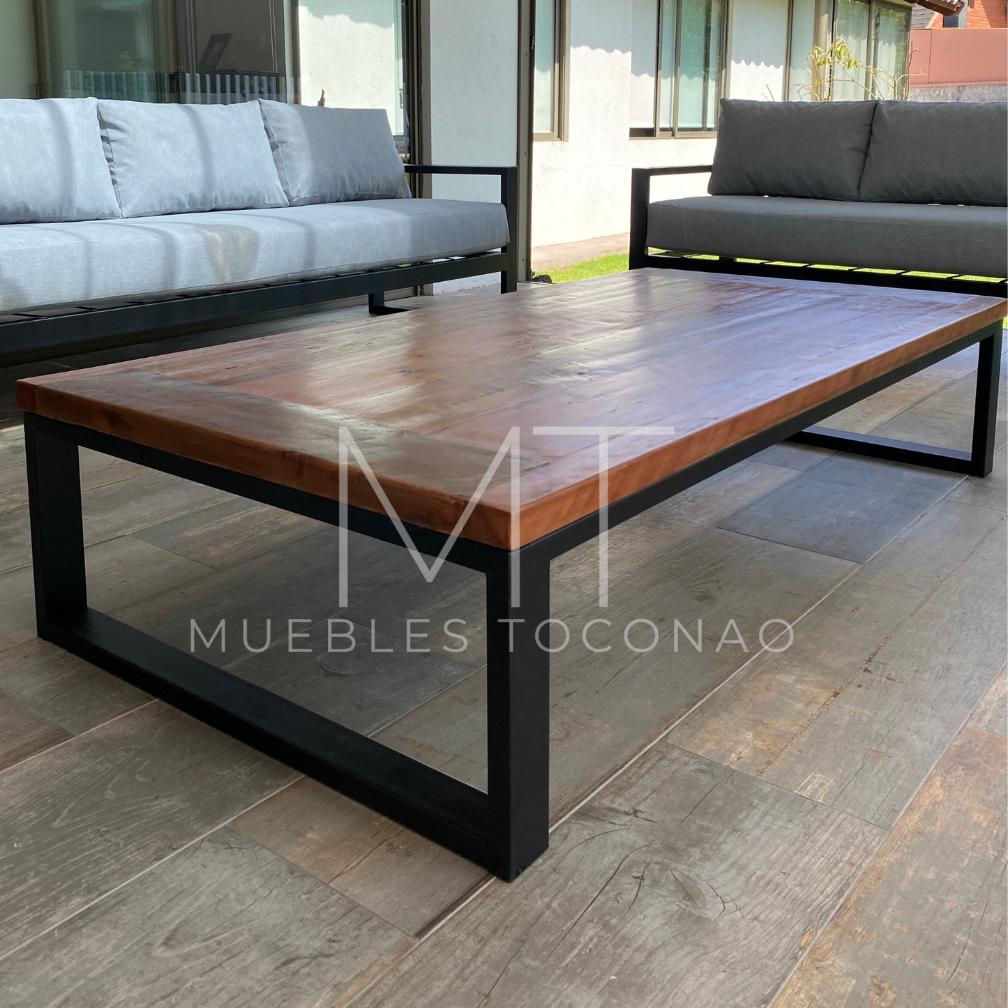 Mesa de Centro cubierta madera. Patas corchete