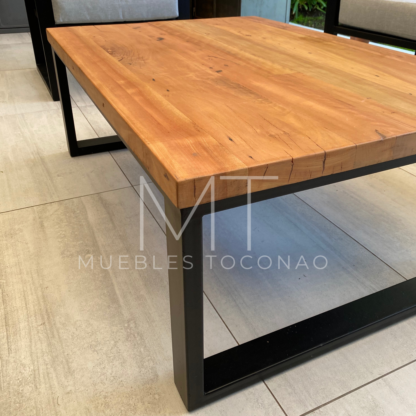 Mesa de Centro/Lateral cubierta madera.