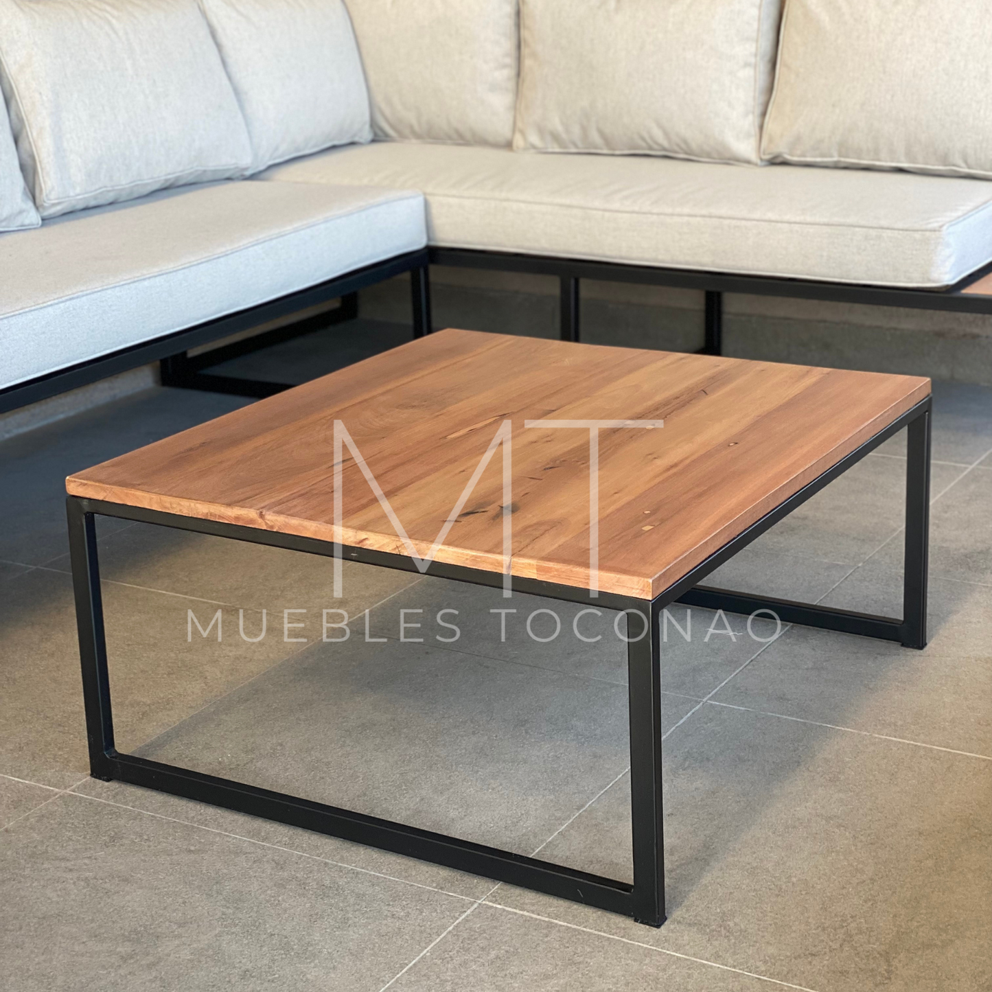 Mesa de Centro cubierta madera. Patas corchete