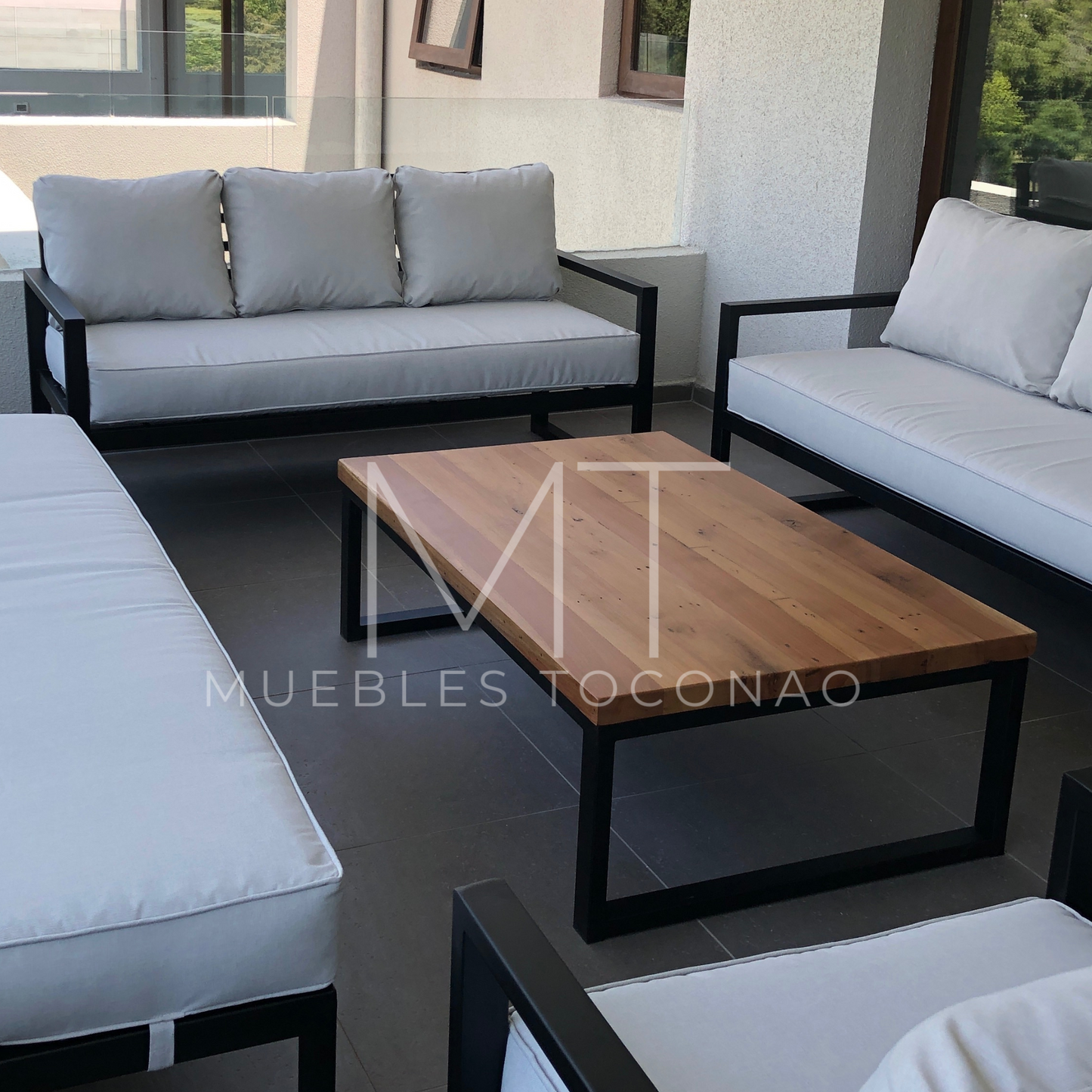 Mesa de Centro/Lateral cubierta madera.